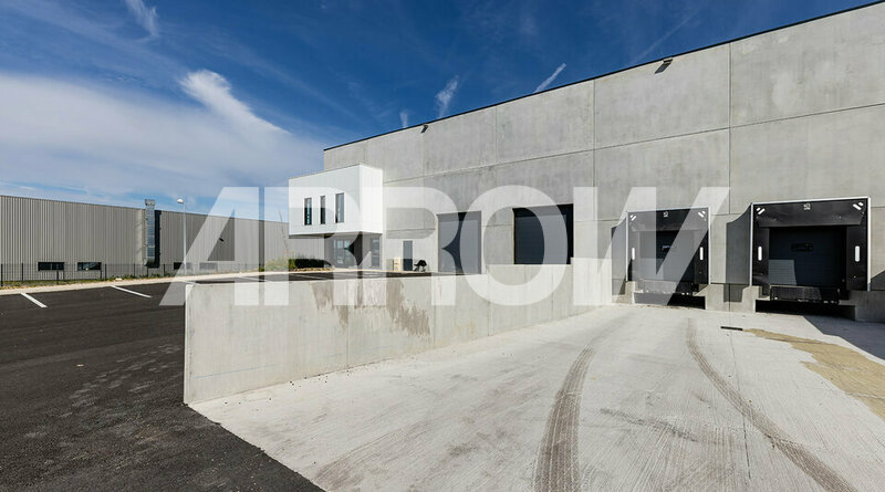 Entrepôt à louer NEUVILLE EN FERRAIN 2