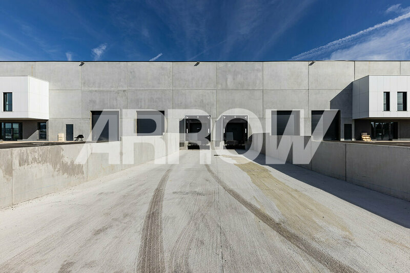 Entrepôt à louer NEUVILLE EN FERRAIN 3